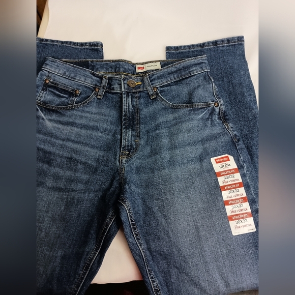 Wrangler Men's Relaxed Fit Denim Jeans (#1,436) - Picture 1 of 7